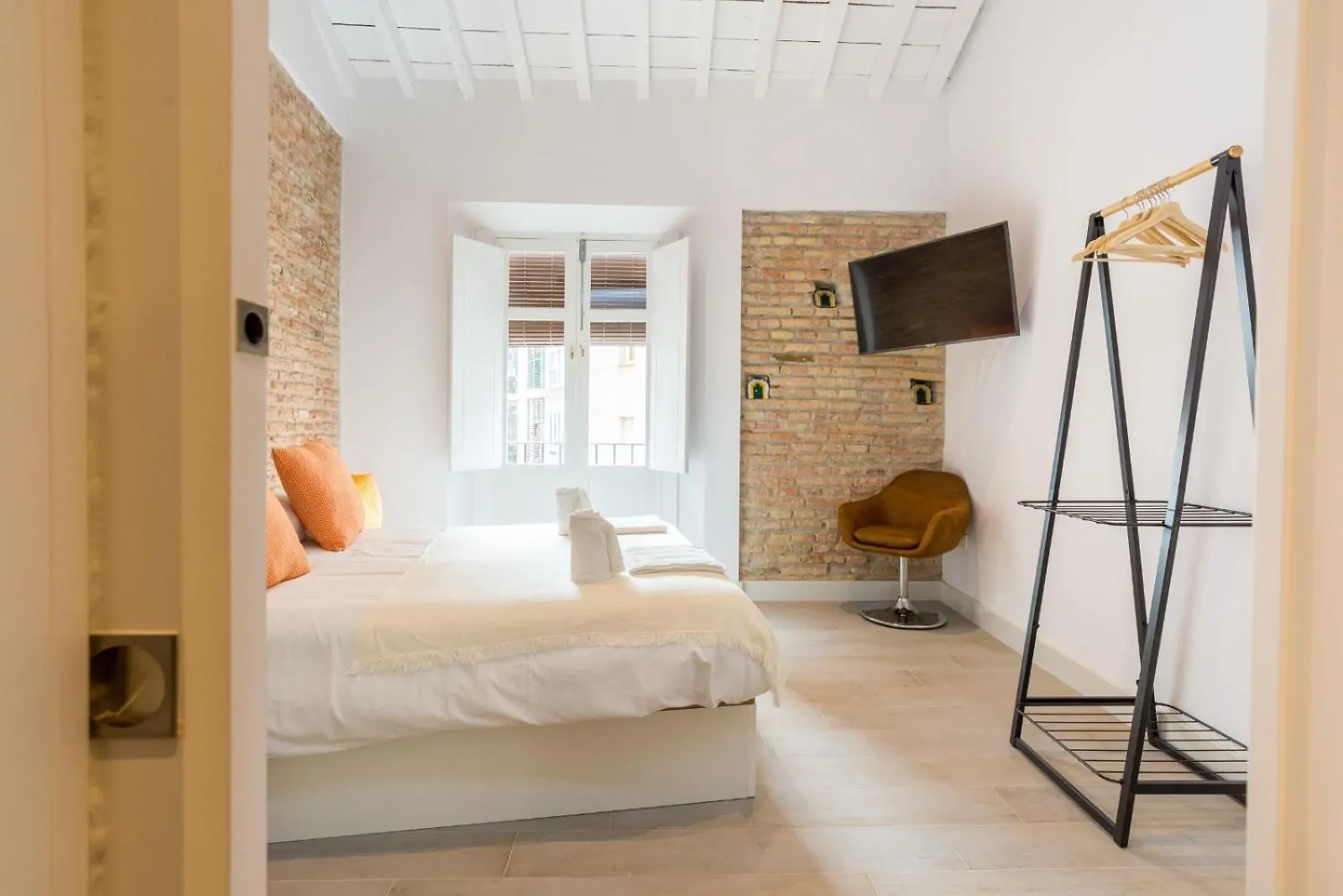 Te1A-El Teatro Brick Wall Suite Prime Location Málaga España